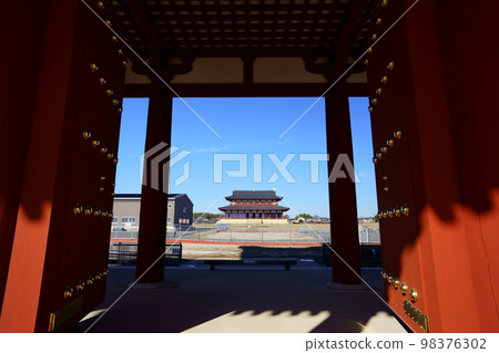 平城宮遺址歷史公園・完成的大極門和大極殿 平城宮遺址歷史公園・完成的大極門和大極殿 98376302