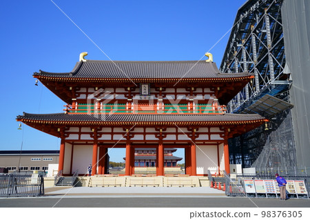 平城宮遺址史蹟公園維修工程：大極殿南門竣工，東塔施工中 98376305