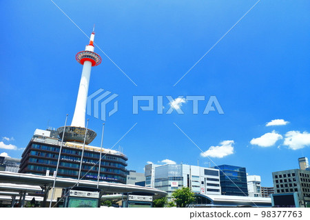 [京都府]晴天的京都塔 98377763