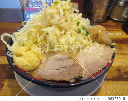 Ramen from Kyushu's Jiro style ramen "Taichi Shoten", lots of vegetables 98378046