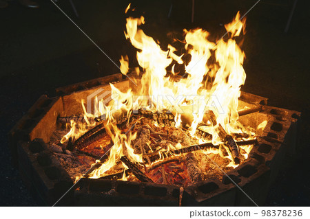 Bonfire Bonfire flame 98378236