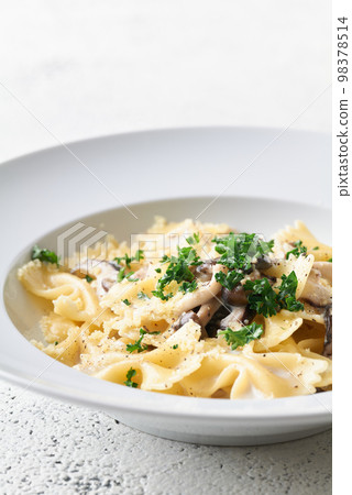 Farfalle with mushroom cream sauce Farfalle with mushroom cream sauce 98378514