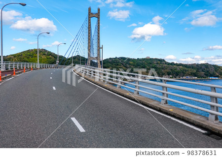 隔著玄界海連接壁島和九州大陸的呼子橋（佐賀縣唐津市呼子町） 98378631