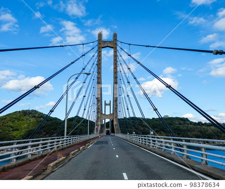Yobuko Bridge, which connects Kabeshima Island and mainland Kyushu across the Genkai Sea (Yobuko Town, Karatsu City, Saga Prefecture) 98378634