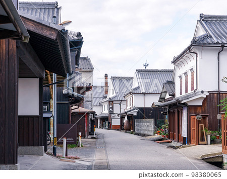 Hizen Hamashuku sake brewery street 98380065