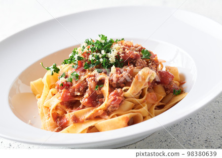 Bolognese fettuccine 98380639