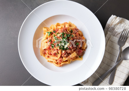 Bolognese fettuccine 98380728