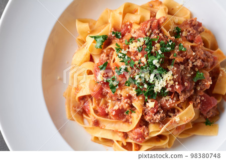 肉醬寬麵條 98380748