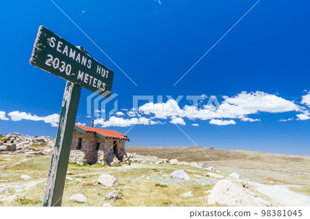Seamans Hut in Kosciuszko National Park in Australia Seamans Hut in Kosciuszko National Park in Australia 98381045