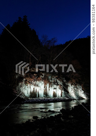 Saitama Prefecture / Beautifully illuminated Misotsuchi icicles at night Saitama Prefecture / Beautifully illuminated Misotsuchi icicles at night 98381164