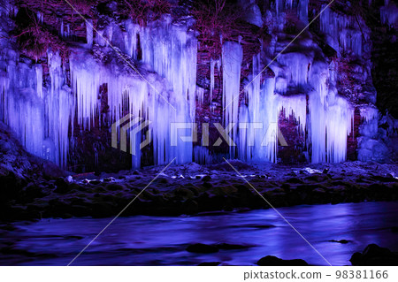 Saitama Prefecture / Beautifully illuminated Misotsuchi icicles at night Saitama Prefecture / Beautifully illuminated Misotsuchi icicles at night 98381166