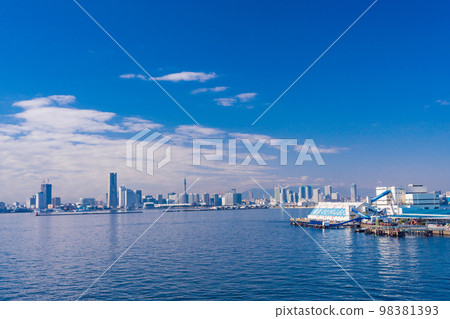 (Kanagawa Prefecture) Yokohama Minatomirai · View from the Ohkura Ohashi Borrowing ships 98381393