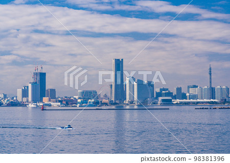(Kanagawa Prefecture) Yokohama Minatomirai · View from the Ohkura Ohashi Borrowing ships 98381396