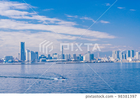 (Kanagawa Prefecture) Yokohama Minatomirai · View from the Ohkura Ohashi Borrowing ships 98381397
