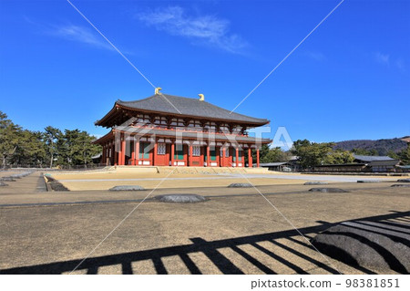 興福寺中近堂（奈良縣奈良市） 98381851