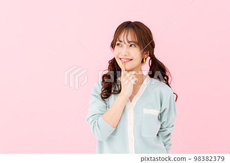 年輕女性的美麗 年輕女性的美麗 98382379