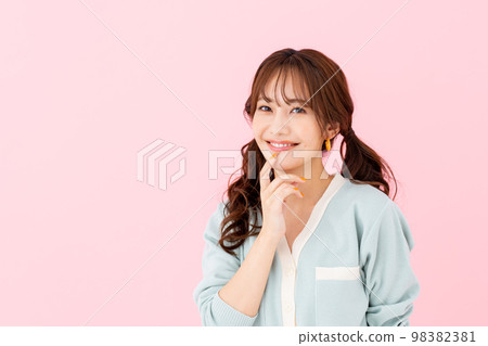 年輕女性的美麗 98382381