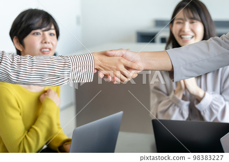 Business scene handshake hand Business scene handshake hand 98383227