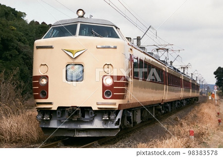 JR Kyushu 485 series (JNR limited express color) 98383578