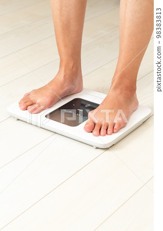 Women's feet on a scale Women's feet on a scale 98383813