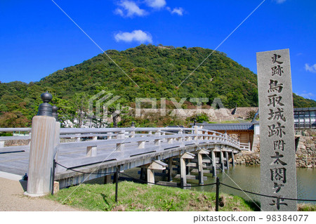 Gihoju Bridge, Tottori Castle Ruins, Nakanogomon Ruins (Tottori City, Tottori Prefecture) Gihoju Bridge, Tottori Castle Ruins, Nakanogomon Ruins (Tottori City, Tottori Prefecture) 98384077