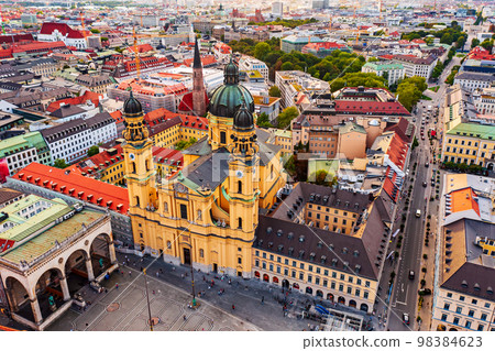Odeonplatz in Munich 98384623