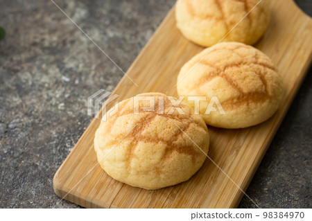 Delicious melon bread 98384970