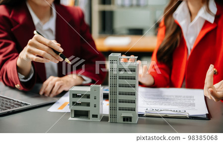 Salesman Hands On House Model , Small Toy House Small Mortgage Property insurance and concepts real estate. Salesman Hands On House Model , Small Toy House Small Mortgage Property insurance and concepts real estate. 98385068