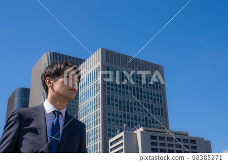 Cool man in a suit, building, major sales, recruiting, job hunting, changing jobs, career advancement 98385271