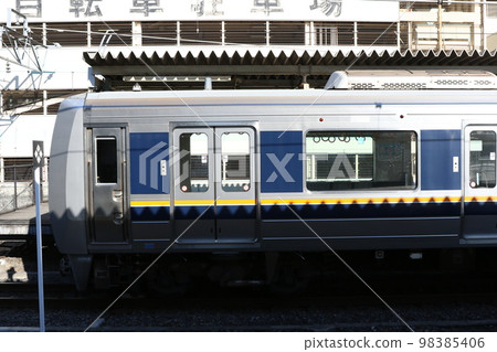 "JR West 207 series train" stopping at the release station "JR West 207 series train" stopping at the release station 98385406