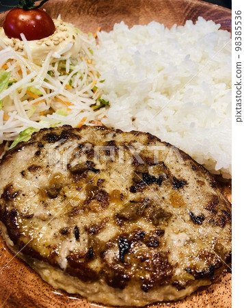 漢堡午餐一盤吃 98385536