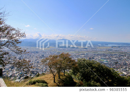 從本丸遺跡西/西南方向眺望鳥取城跡（鳥取縣、鳥取市） 98385555