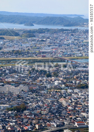 從本丸遺跡西/西南方向眺望鳥取城跡（鳥取縣、鳥取市） 98385557