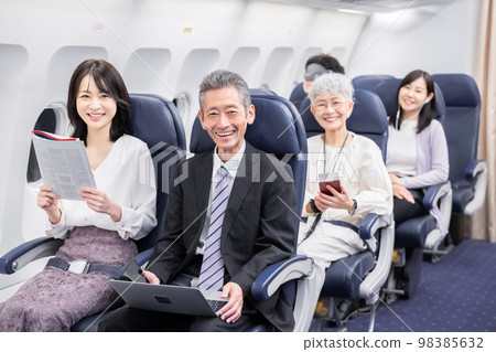 乘飛機旅行的乘客 98385632