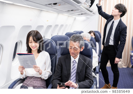 乘飛機旅行的乘客 98385649