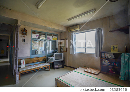 Waiting room of Dr. Cotto's clinic Movie location 98385656