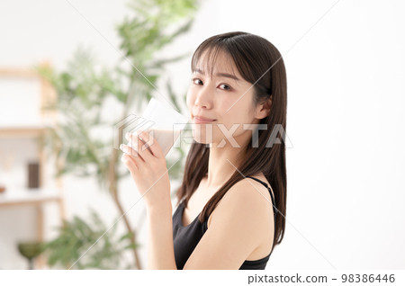 蛋白質運動飲食的女人 98386446