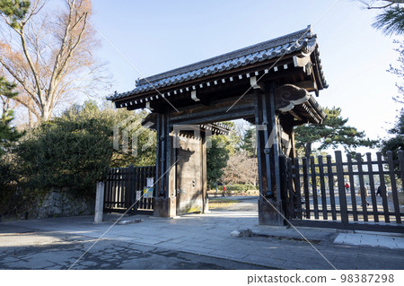 京都御苑九外門之一的蚌門 京都御苑九外門之一的蚌門 98387298