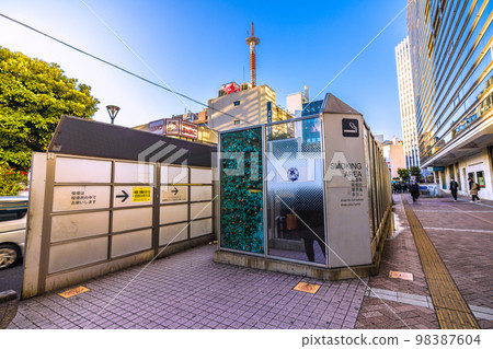 Yokohama cityscape in Japan January ・S0TETSU Smoking area in front of Yokohama station = January 18 98387604