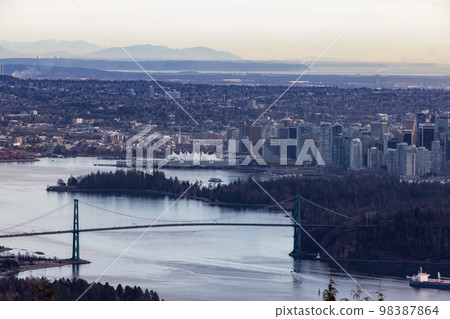 Urban Downtown City and Stanley Park in Vancouver 98387864