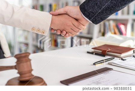 搖動 握手 男人 98388031