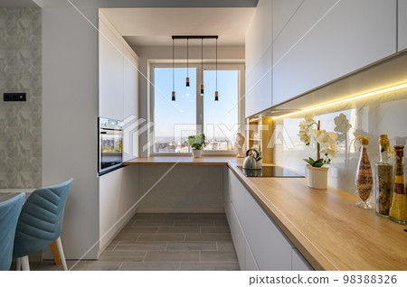 A trendy white studio with a state-of-the-art kitchen A trendy white studio with a state-of-the-art kitchen 98388326