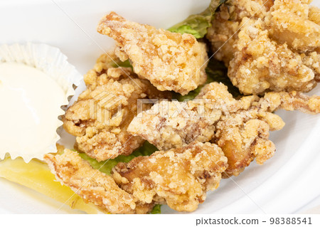 Delicious fried chicken lunch Delicious fried chicken lunch 98388541