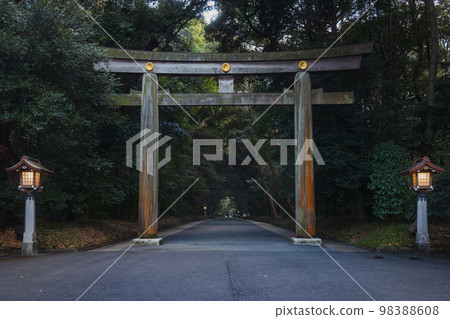 Tokyo Meiji Shrine North approach and torii at dusk Tokyo Meiji Shrine North approach and torii at dusk 98388608