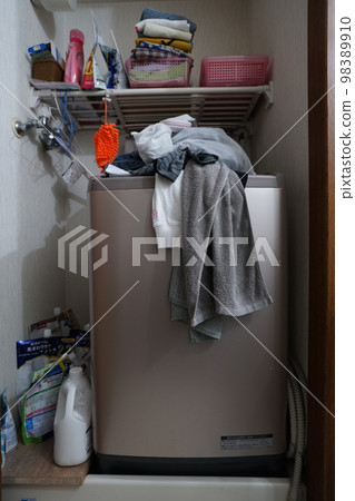 overflowing laundry 98389910