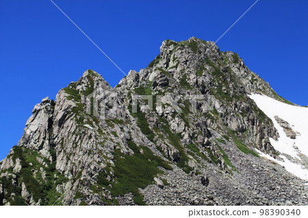 藍天與龍王山山頂 藍天與龍王山山頂 98390340
