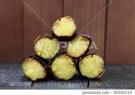 Cross section of stone-baked sweet potato 98393219