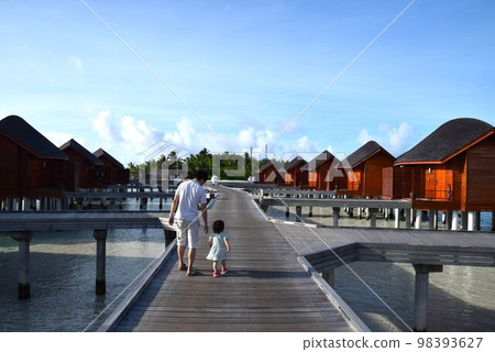 Parent and child staying in a water cottage in the Maldives 98393627