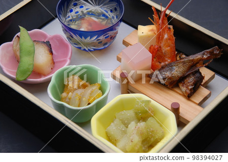 晚餐在溫泉旅館出來的懷石料理開胃菜 98394027