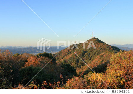 Mt. Washio: View of Mt. Eboshi from the summit of early winter (Kochi City, Kochi Prefecture) 98394361